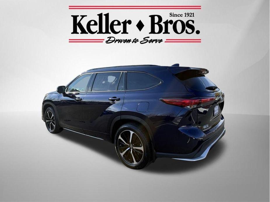 used 2021 Toyota Highlander car, priced at $39,995