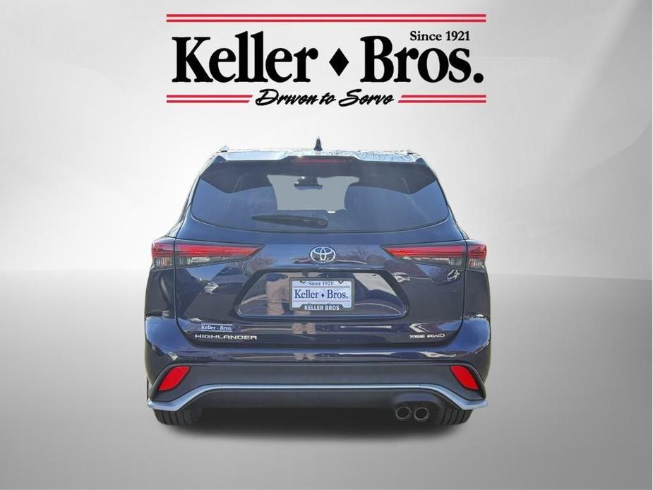 used 2021 Toyota Highlander car, priced at $39,995