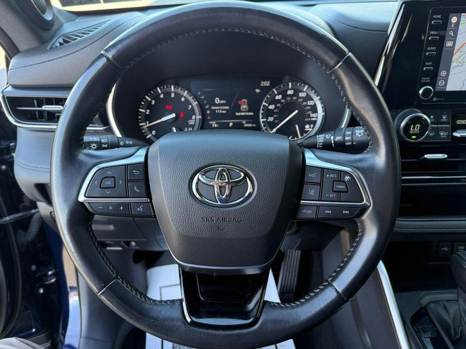 used 2021 Toyota Highlander car, priced at $39,995