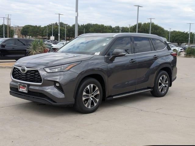 used 2022 Toyota Highlander car, priced at $40,777