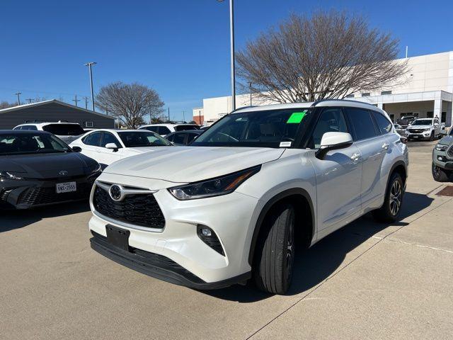 used 2021 Toyota Highlander car, priced at $32,981