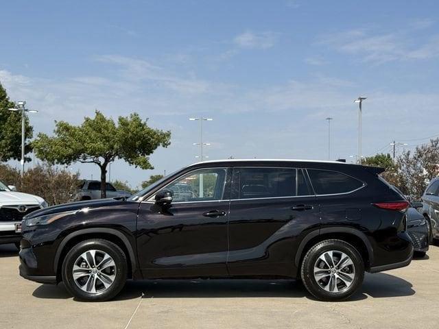 used 2022 Toyota Highlander car, priced at $32,483