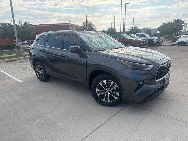 used 2022 Toyota Highlander car, priced at $35,411