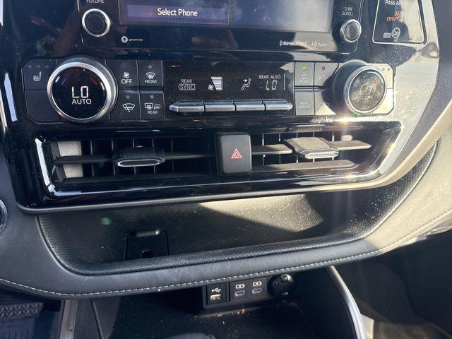 used 2022 Toyota Highlander car, priced at $39,201