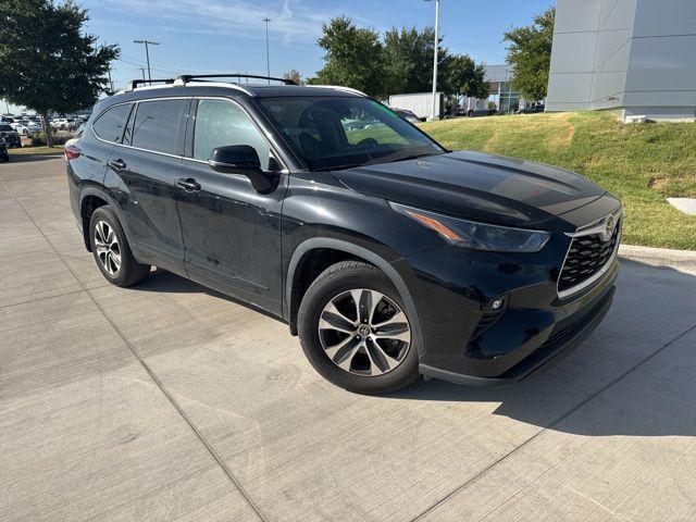 used 2022 Toyota Highlander car, priced at $39,201