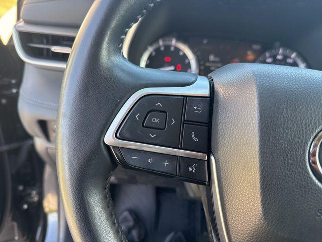 used 2022 Toyota Highlander car, priced at $39,201