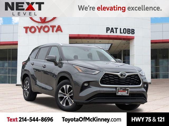 used 2023 Toyota Highlander car, priced at $38,887