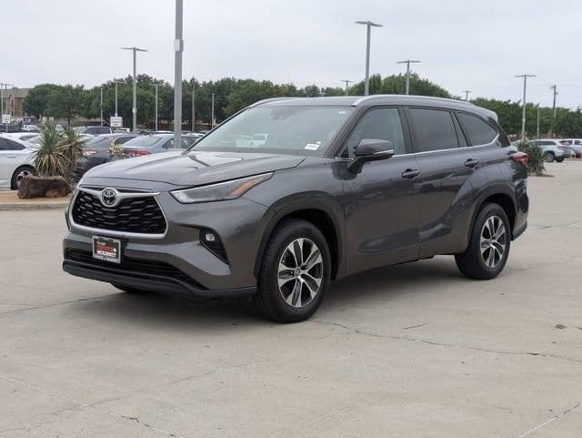 used 2023 Toyota Highlander car, priced at $38,192
