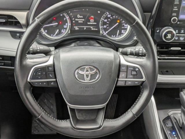 used 2022 Toyota Highlander car, priced at $34,984