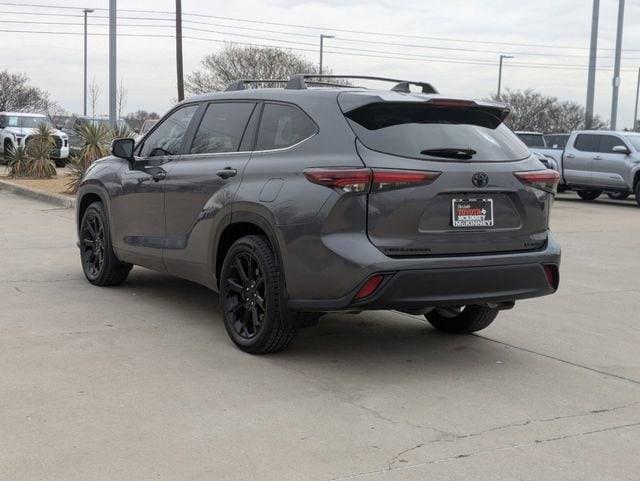 used 2024 Toyota Highlander car, priced at $42,907