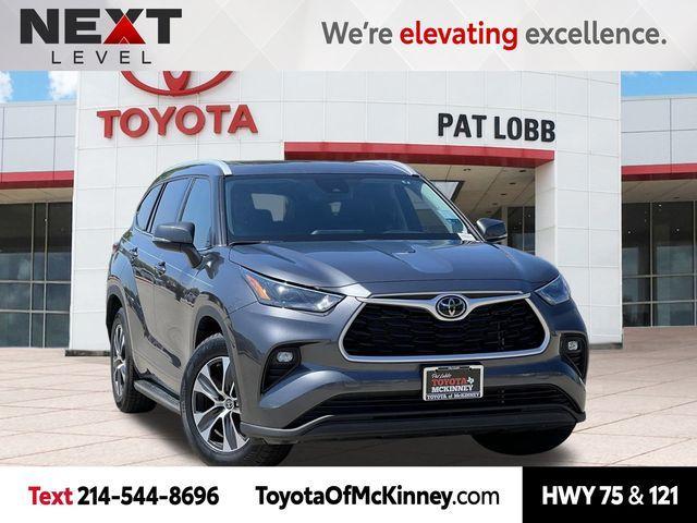 used 2022 Toyota Highlander car, priced at $32,120