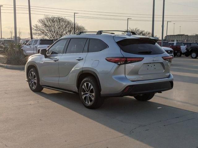 used 2020 Toyota Highlander car, priced at $34,701