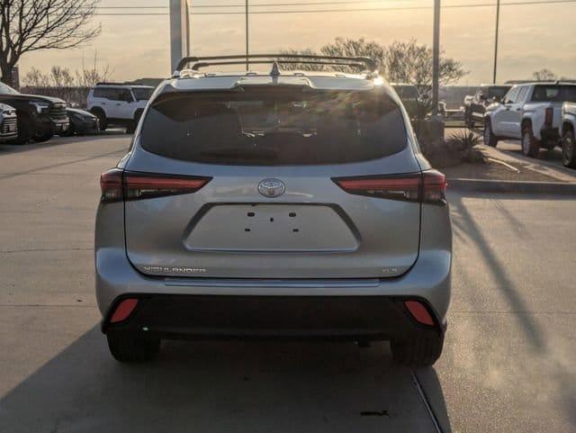 used 2020 Toyota Highlander car, priced at $34,701