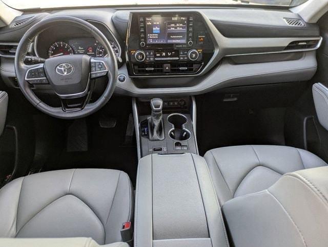 used 2020 Toyota Highlander car, priced at $34,701