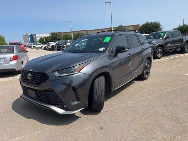 used 2021 Toyota Highlander car, priced at $33,387