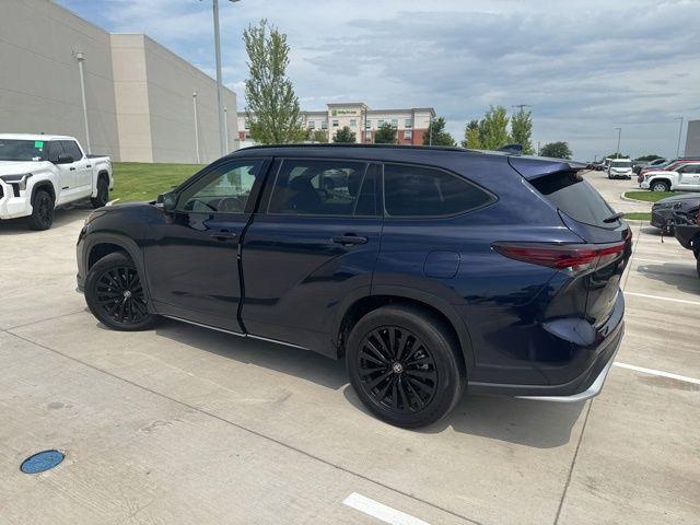 used 2024 Toyota Highlander car