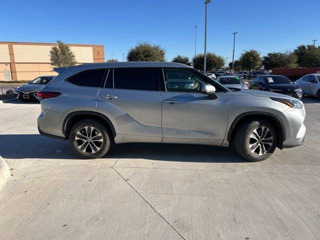 used 2022 Toyota Highlander car, priced at $36,461