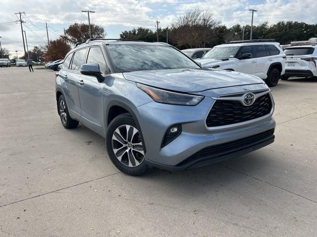 used 2022 Toyota Highlander car, priced at $36,481