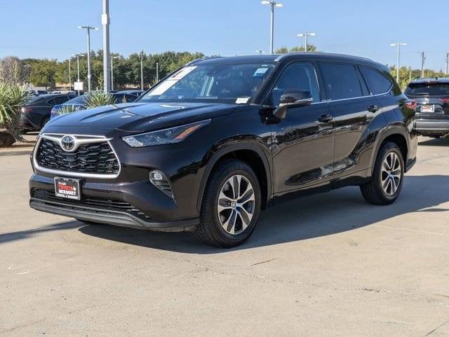 used 2022 Toyota Highlander car, priced at $31,484