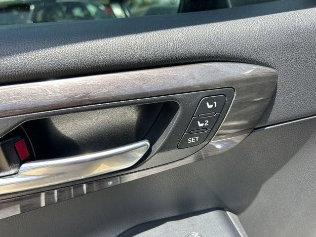 used 2020 Toyota Highlander car, priced at $32,826