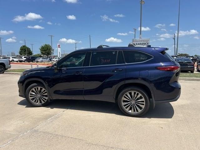 used 2020 Toyota Highlander car, priced at $32,826