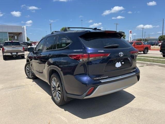 used 2020 Toyota Highlander car, priced at $32,826