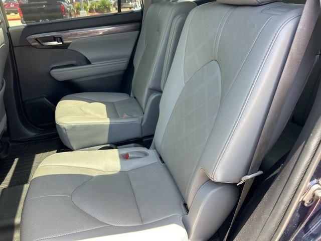 used 2020 Toyota Highlander car, priced at $32,826