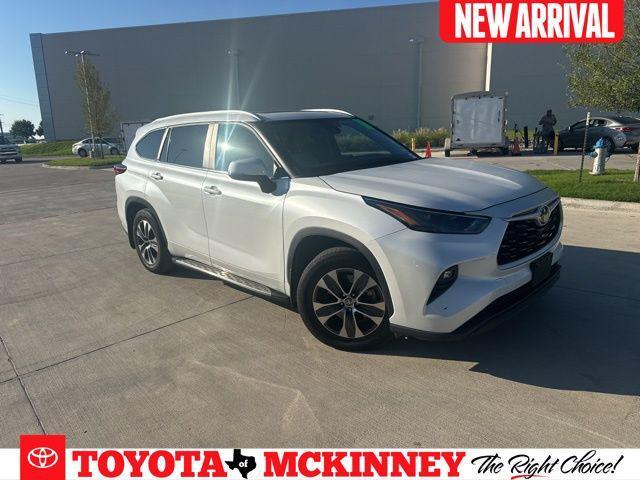 used 2023 Toyota Highlander car, priced at $35,186