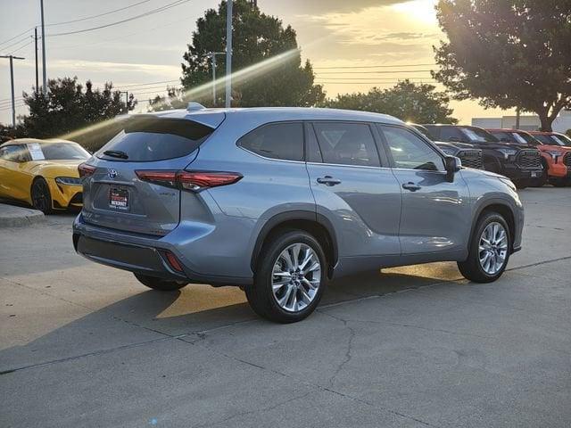 used 2022 Toyota Highlander Hybrid car, priced at $41,014