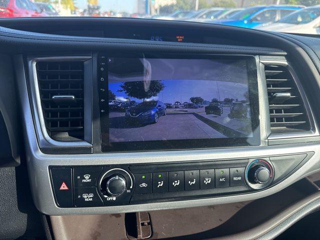 used 2014 Toyota Highlander car, priced at $17,701