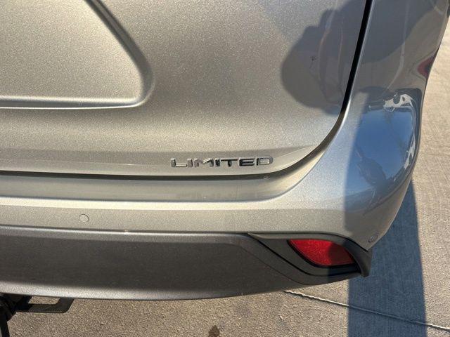 used 2023 Toyota Highlander car, priced at $41,317