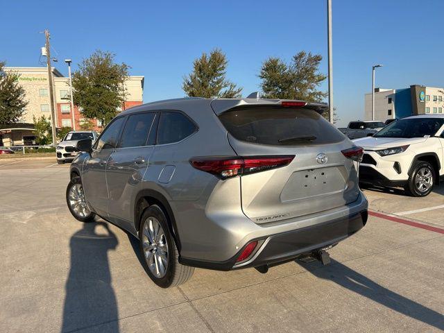 used 2023 Toyota Highlander car, priced at $41,317