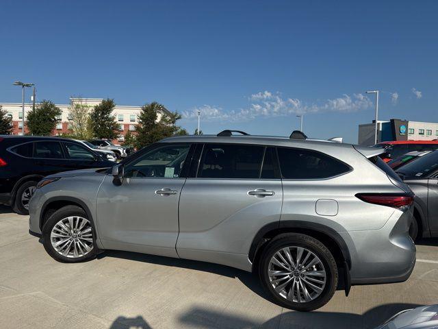 used 2023 Toyota Highlander car, priced at $45,110