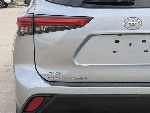 used 2022 Toyota Highlander car, priced at $29,891