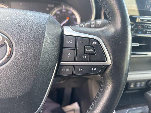 used 2022 Toyota Highlander car, priced at $39,688