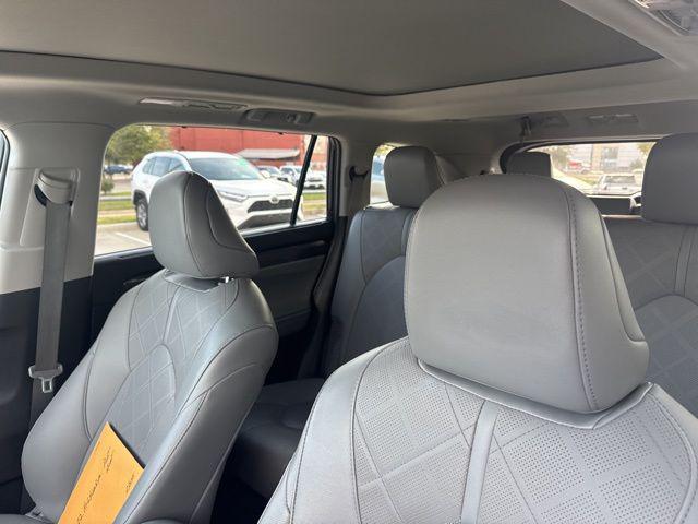 used 2022 Toyota Highlander car, priced at $39,688