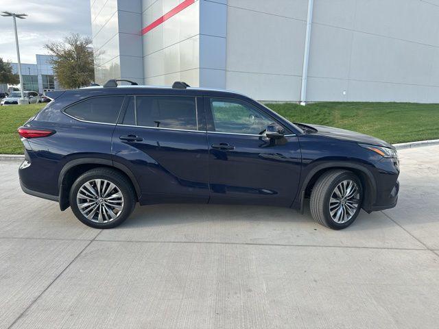 used 2022 Toyota Highlander car, priced at $39,688