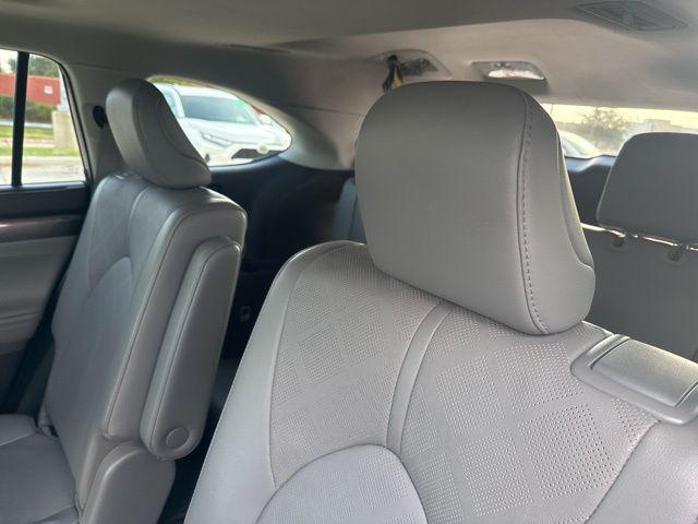 used 2022 Toyota Highlander car, priced at $39,688