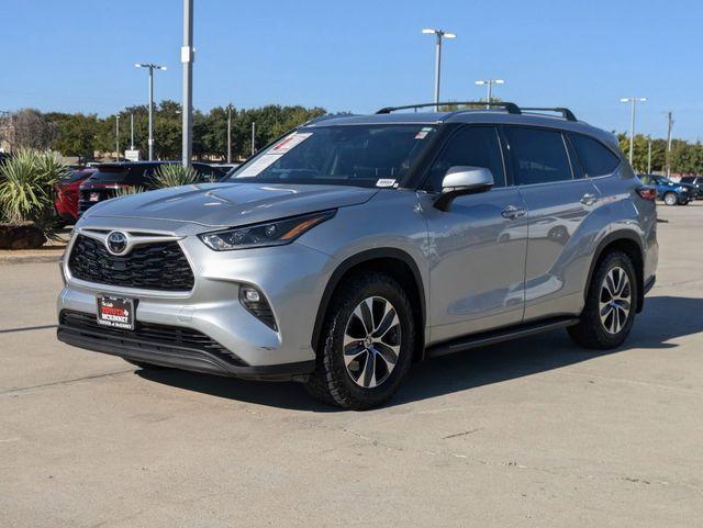 used 2021 Toyota Highlander car, priced at $27,884