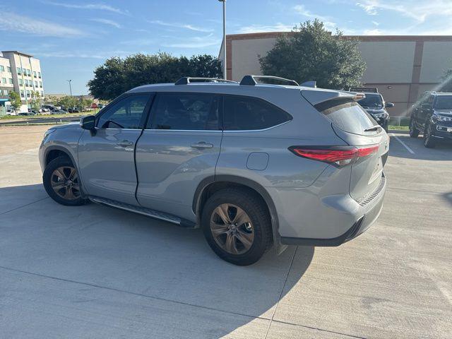used 2022 Toyota Highlander Hybrid car, priced at $36,634