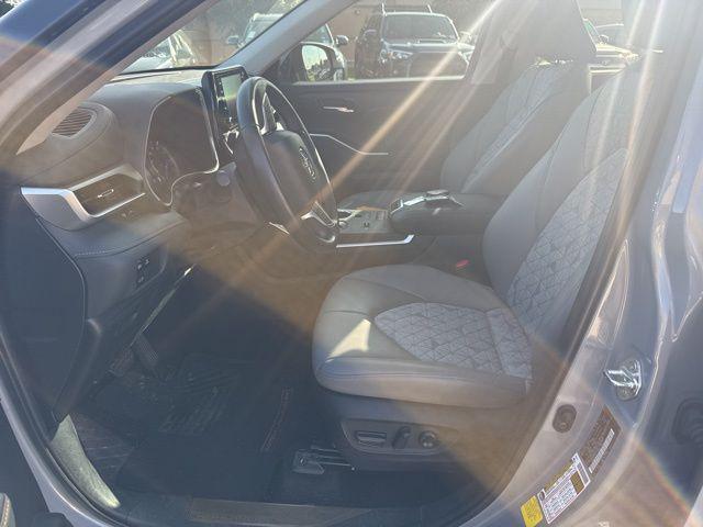 used 2022 Toyota Highlander Hybrid car, priced at $36,634