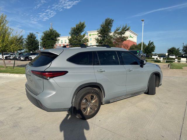 used 2022 Toyota Highlander Hybrid car, priced at $36,634
