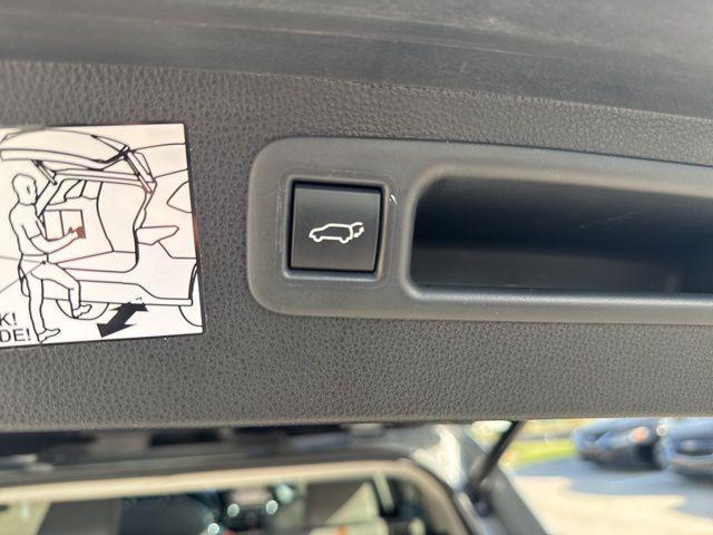 used 2022 Toyota Highlander Hybrid car, priced at $36,634