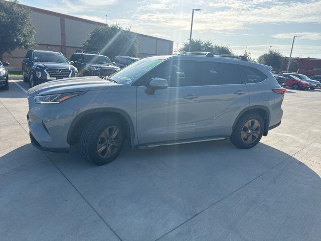 used 2022 Toyota Highlander Hybrid car, priced at $36,634