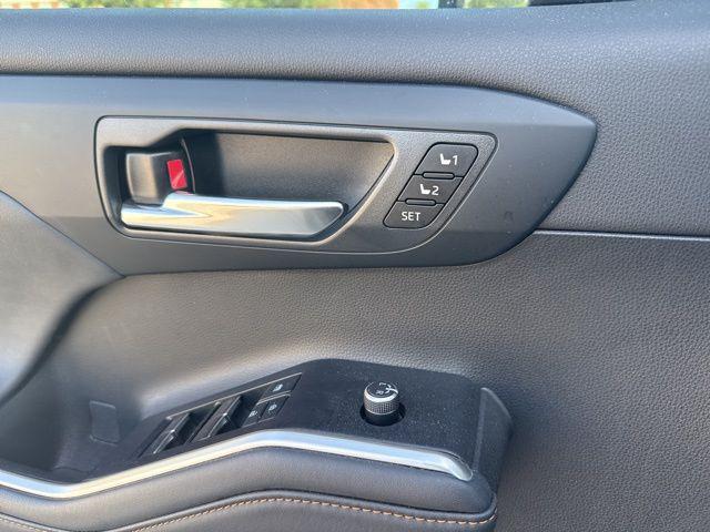 used 2022 Toyota Highlander Hybrid car, priced at $36,634