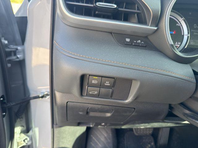 used 2022 Toyota Highlander Hybrid car, priced at $36,634
