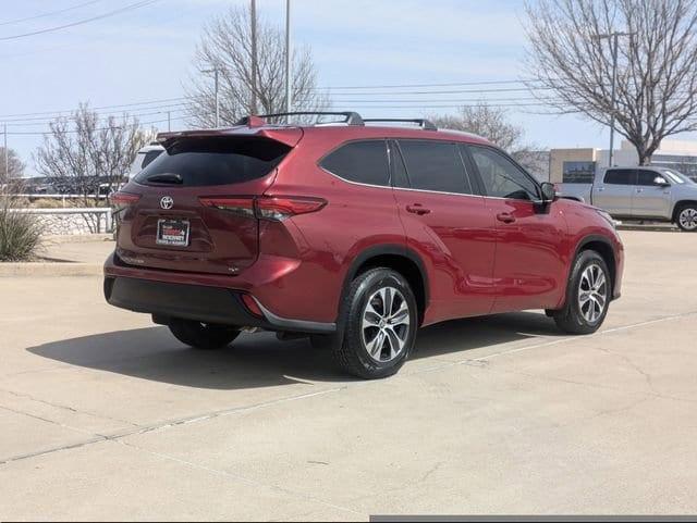 used 2020 Toyota Highlander car, priced at $32,096