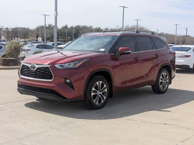 used 2020 Toyota Highlander car, priced at $32,096