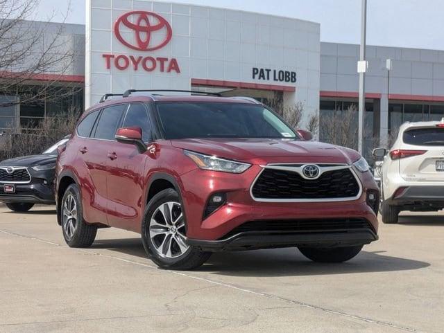 used 2020 Toyota Highlander car, priced at $32,096