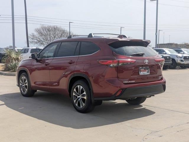 used 2020 Toyota Highlander car, priced at $32,096